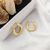 Francuska lawa wydrążona na zwykłe kolczyki pierścieniowe dla kobiet w lekkim luksusowym pałacu Vintage High-end Banquet Charm Akcesoria