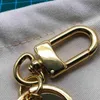 Designer Luxury Designer Keychain Fashion Letter Form Pendant Keychains Fashion Gold Keys Buckle Mens Womens Bag Ornament High Quality EN88