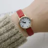 ساعات المعصم البسيطة نساء الساعات المصممة الفاخرة الجلدية مشاهدة السيدات Quartz Wristwatch Womens Small Round Dirocl