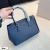 Stilista da uomo Valigetta in pelle di alta qualità Borsa da donna Tote 28 cm Triangolo classico Logo Borsa a tracolla Borsa da lavoro Borsa da lavoro