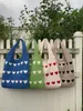 Sacs à main en tricot de laine de créateur Été Nouveaux sacs de plage tissés à la main Sac fourre-tout multi-couleurs Sac à main à motif de coeur d'amour Sac fourre-tout de mode pour femmes Sac à main de shopping ajouré Bleu