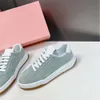 2024 Primavera Nuova Pelle Scamosciata Piccola Bianca Stringata Sport Casual Punta Rotonda Suola Piatta Bordo Scarpe da Donna di Moda Versatile