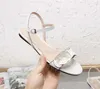 Luxe Designer Populaire Sandalen met Platte Hakken Feestmode Echt Leer Dames Dansschoen Sexy Bruiloft Dame Metalen Riem Gesp Damesschoenen Strand Sandaal 35-41