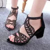 Sandaler Style Women Summer Rhinestone Hollow Out Faux Leather Thick Heel Zipper Shoes 2024 SEXY PLUS STORLEK DAMER