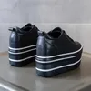 Mode 105 cm hög tjock hälplattform Plattan casual skor äkta läder mjuk kvalitet sko sneakers vit svart 240313
