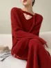 Kvinna Vneck Knitting Dress 2024 Korean Autumn Winter Aline Fashion Solid Lady Casual Simple Midi kjol Kvinnlig chic kläder 240229