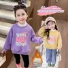 T-Shirts Neues Winter-Sweatshirt mit Doppelkragen und beschriftetem Samt-Sweatshirt im koreanischen Stil für Mädchen ldd240314