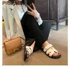 Chypres Sandaler Designer Sandal Womens Slippers for Female Outerwear med 2024 New Second Uncle Slipper With Soft Sole äkta läder kardborravsnitt T nmy5