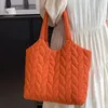 ショルダーバッグキルティング女性ハンドバッグ刺繍スレッドレディースショッパーバッグ大容量ファッションナイロンソフトコットンパッド週末