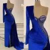 Royal Blue Veet sirène robes de bal une épaule côté fendu perles soirée sur mesure appliques volants longueur de plancher robe de soirée de célébrité robe