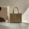 Nova bolsa Tote Bolsa de compras de grande capacidade em couro real Bolsa MM Bolsa Tote de couro de ovelha macio Logotipo dourado Matelassê Bolsa crossbody de ombro único