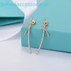 2024 Designer Luxury Brand Jewelry Stud Full Diamond Knot pläterad med 925 Silver Needle 18k True Gold Exquisite Grad Bow örhängen