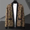 Suéteres masculinos avançados contraste cor carta impressão de malha cardigan primavera e outono moda coreana xale casual suéter casaco