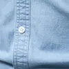 秋のメンズデニムシャツコットンエラスティックカジュアルソーシャルデザインダブルポケットスリムジーンズシャツ男性240307