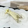 Broche de marque de créateur plaqué or 18 carats, broches de luxe pour femmes, lettre de mariage, bijoux géométriques en cristal, accessoires de fête, cadeaux