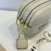 Bolsos elegantes de los mejores diseñadores Nuevo estilo Wtern Correa ancha para el hombro Bolso bandolera único Textura Cámara de moda Moderno Cuadrado pequeño