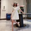 24SS 캐주얼 드레스 여성의 여름 패션을위한 주름진 드레스 달콤한 짧은 슬리브 드레스 우아한 슬림 핏 드레스