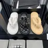 2024 Nya kvinnors lyxmärke Sandaler Designer tofflor Slides Sandaler äkta läderflip flops Kvinnor Sandalskor