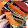 スカーフ90 90 cmサテンシルクスカーフハンドロールエッジFoulard femme Soie de Marque de luxeシルクスカーフトップバンダナ210914331p