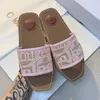 Designer Woody Slippers Dames Summer Slippers Fashion Slippers Leer bloemenrubber Slippers Flat Sandals Maat 35-42