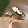 Chunky skor designer skor herrar broderade sneakers mens spets kalvskinn sneakers lyx läder tränare kvinnor vintage mode tryckt läder casual skor