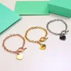 18k Gold Plated Classic Fashion Charm Armband Four-Leaf Clover Designer smycken Elegant pärlemor armband för kvinnor och män hög kvalitet