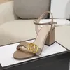 Luxury Designer High Heeled 7,5 cm Sandals Party äkta läder kvinnor danssko sexiga klackar damer metallbälte spänne tjock klack kvinnor skor strand sandal 35-41