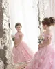 Robe de fille de fleur rose mignonne élégante épaule dénudée appliques de flore 3D volants princesse une ligne filles robe de concours enfant en bas âge enfants fête d'anniversaire robe de Quinceanear