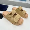 Designer-Sandale für Damen, Häkel-Slides, schwarze Plateau-Keile, Stroh-Flatform-Slipper, Sommer-Flat-Comfort-Mule, Strand-Pool, zwei Riemen, Hotel-Hausschuhe