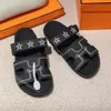 İzler Chypre kaydırıcılar sandal tasarımcı flip floplar plaj konforu için düz sandaletler deri deri doğal süet keçi kahverengi ve siyah kadın ve erkekler kutu ile