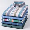 Koszule z długimi rękawami Mężczyźni Slim Fit Formal Plain Shirt Striped Plaid Slingle Pocket Topsitems Ubrania 240229