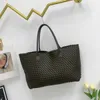 オリジナルのBottegs Venetas Arco Tote Bag 2024秋の新しい両面織り大きな野菜バスケットを備えた容量の1つのショルダークロスボディハンドバッグ4mgt