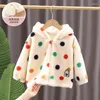 Manteau en duvet Han Edition Girls Web Celebrity Enfants Vêtements rembourrés de coton Couleur Dot Maomao À capuche Femmes Trésor des hivers d'automne 2024