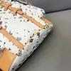 Designerskie torby męskie Odkrycie plecaka drukowana graffiti plecak biały liter