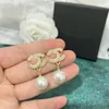 Orecchini di design Lettera di marca Ciondola strass Orecchini di perle per accessori di gioielli da donna Regalo di fidanzamento di nozze