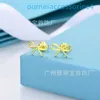 2024 Mücevher Tasarımcı Marka Saplama Smooth Bow Dişi Bakır Kaplama 18K Orijinal Altın Erik Çiçeği Baskı Baskı Kişiselleştirilmiş Küpe