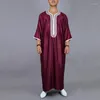 Etnik Giyim Müslüman Erkekler Gevşek Abaya Burqas Arap Erkekler Robe Orta Doğu Yarım Kollu İslami Elbise İşlemeli Kaftan
