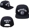 American Basketball „Nets” Snapback Hats 32 drużyny luksusowe projektantów finałów szafka szatnia casquette sportowy pasek kapelusz snap -reglacjalny czapkę a