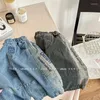 Pantaloni 2024 Abiti primaverili Retro Lettera Stampa Jeans per bambini Pantaloni larghi per ragazze Denim Moda Bambini Ragazzi Vestiti casual per bambini