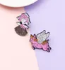 Pink Pet Pig Emalj Brosch Volcano Eruption Lapel Pin White Angel Wings Lovely Animals Creative Jewelry Custom Badge2045656