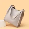 Luxury Leather Bucket Shoulder Bag Kvinnor Purses Fashion Underarm Satchel Messenger Bag för shopping stor kapacitet Tote 240309