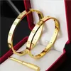 Pulseira de parafuso de designer Jóias de luxo para mulheres Bangle de aço titânio Prazado de ouro nunca desbotamento