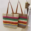 Sac d'été tissé en herbe à rayures contrastées arc-en-ciel pour femmes, asymétrique épaule dénudée, grande capacité, pour aller dans la rue, petite plage fraîche