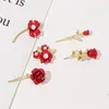 Brooches Women Stylish Faux Pearl Red Rose Flower Luxury Glossy Shawl Scarf Shirt Buckle Lapel Pin Corsage Suit Accessories