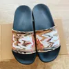 2004 NOVO Designer Sandálias chinelosLuxury Marca Homens Slides Sapatos Sandálias de Verão Praia Slide Designer Flat Grid Pattern Imprimir Avatar Flip Flops Sliders