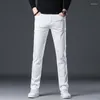 Jeans da uomo 2024 Primavera Autunno Uomo Moda Casual Stile classico Business Dritto Pantaloni morbidi Pantaloni maschili avanzati bianchi 40