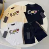 子供の服セットベビーTシャツショーツボーイズ衣類幼児袖ショートトップガールズユースチルドレンティーFレタープリントTシャツパンツカジュアルデザイナーTシャツ90-150