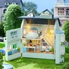 DIY Mini Wood Dollhouse With Furniture Light Doll House Casa Miniature Party Maison för Toys Födelsedagspresenter 240305