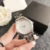 Vers 2024 Simple Fashion Designer Women's Watch 38mm rostfritt stålklockband med safirspegel Tvåstift timing kvartsrörelse