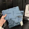 Laides Designer Coin Blue Denim broderi quiltade 22 shoppingväskor Shw Crossbody axelhandväskor med plånbokspåse stor kapacitet utomhusväska 32x31cm